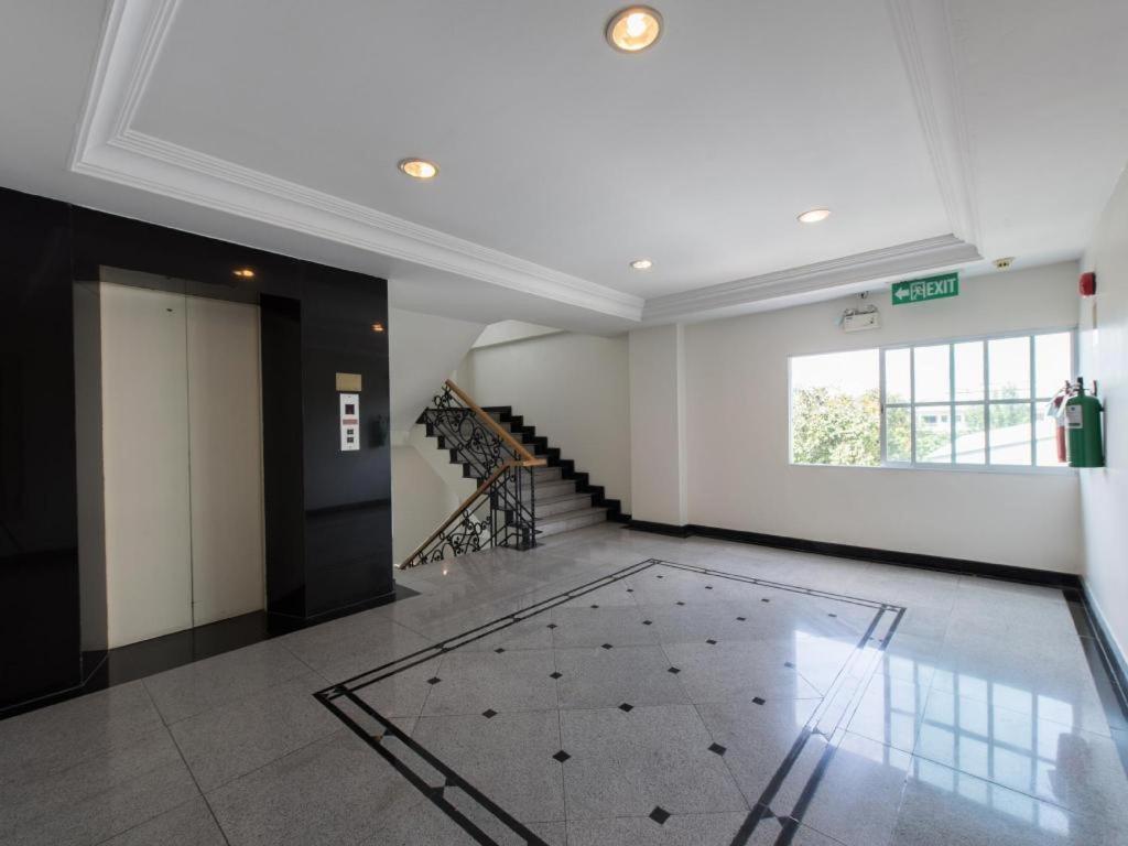 Romance Hotel Srinakarin Bangkok Extérieur photo