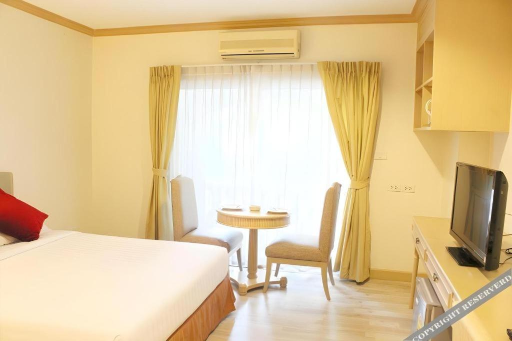 Romance Hotel Srinakarin Bangkok Extérieur photo