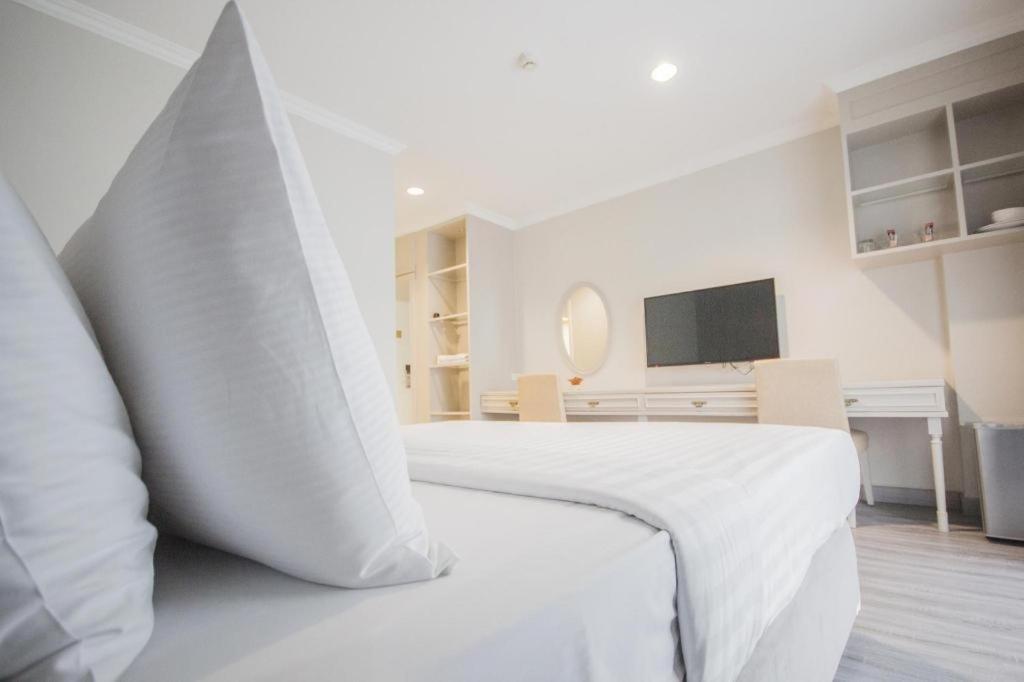 Romance Hotel Srinakarin Bangkok Extérieur photo