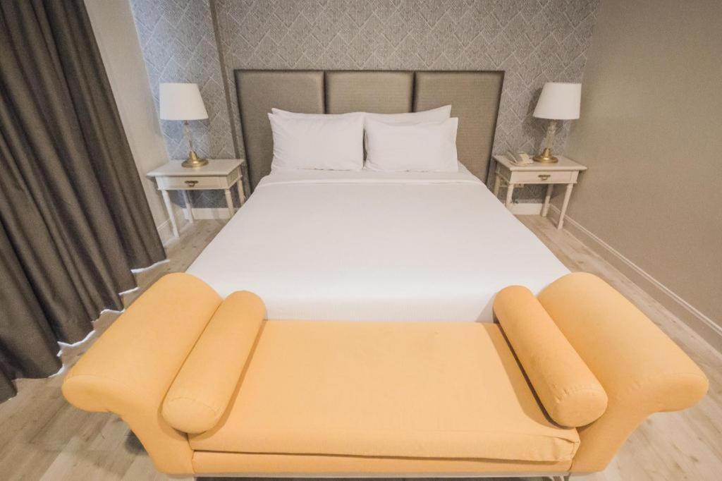 Romance Hotel Srinakarin Bangkok Extérieur photo